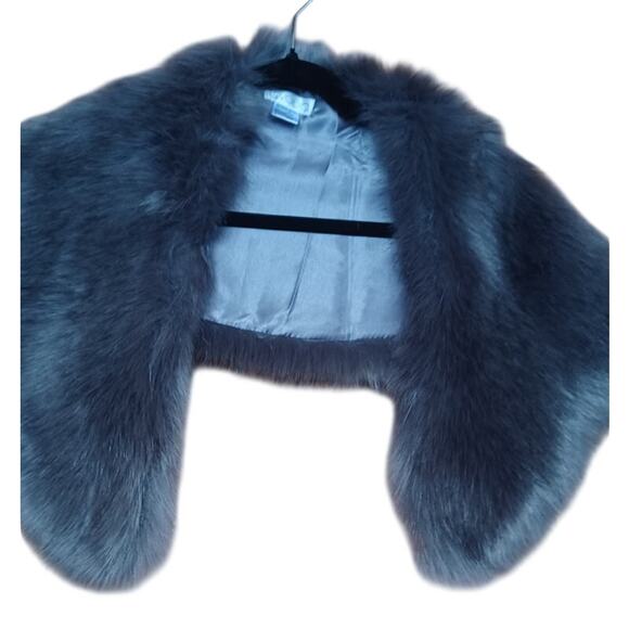 Tevolio Faux Fur Wrap Elegant Grey Bridal Stole Shrug Capelet Shawl Old Money - Picture 3 of 6